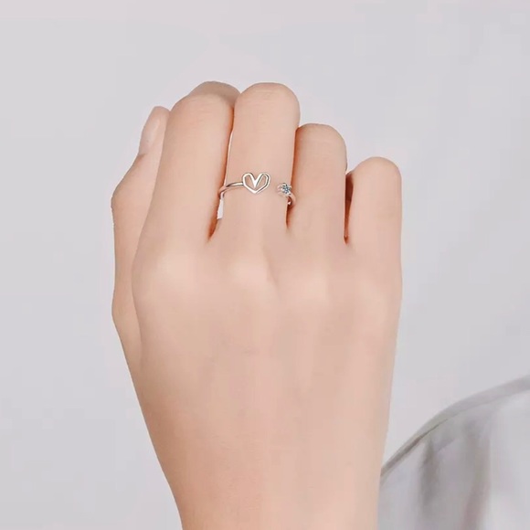 🖤Sterling Silver Heart Shaped Adjustable Ring - Picture 4 of 4